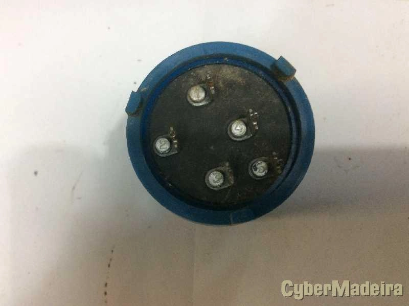 Condensador eletrolitico  200uF + 40uF + 40uF 385V