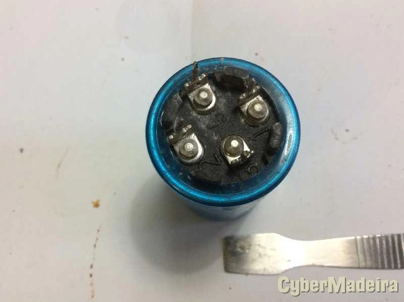 Condensador eletrolitico 220uF 385V Philips  2222 053 90008