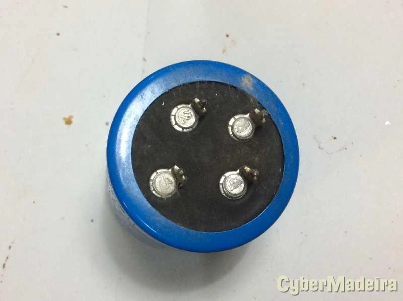 Condensador eletrolitico 220uF 385V