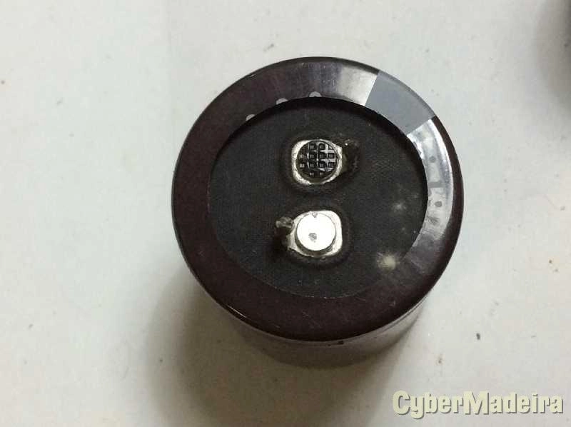 Condensador eletrolitico 220uF 400V 105C SNAP 30x36MM