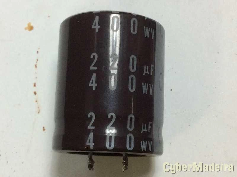 Condensador eletrolitico 220uF 400V 105C SNAP 30x36MM