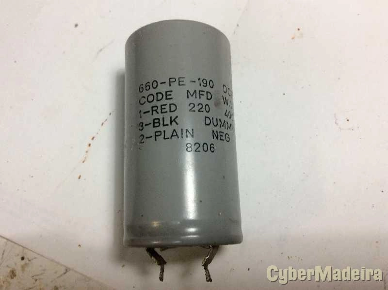 Condensador eletrolitico 220uF 400V