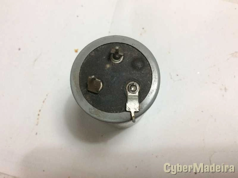 Condensador eletrolitico 220uF 400V
