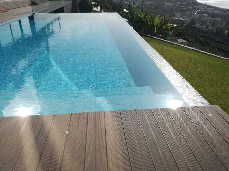 Construção de piscinas de coberturas automáticas