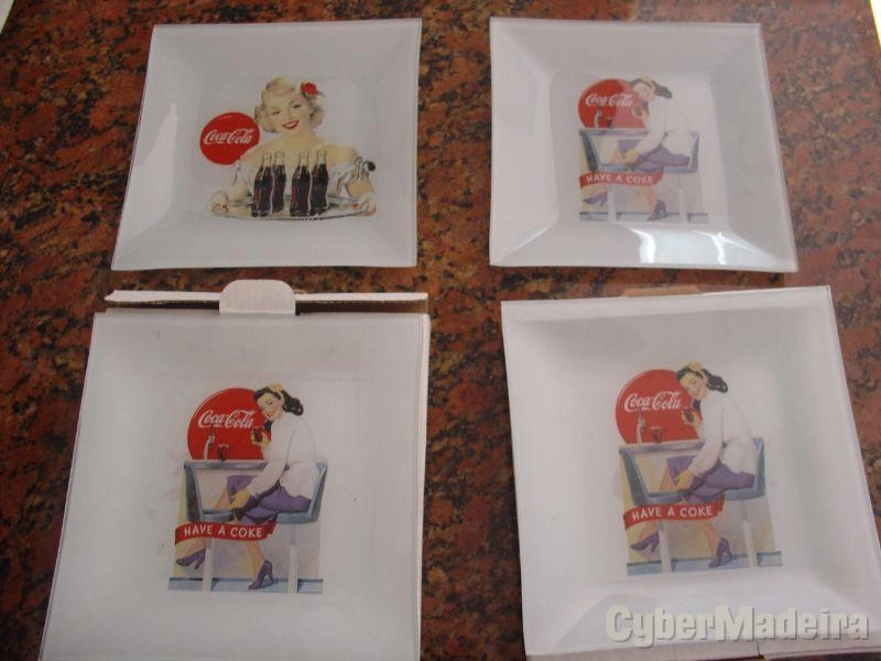 Pratinhos da coca-cola e coral