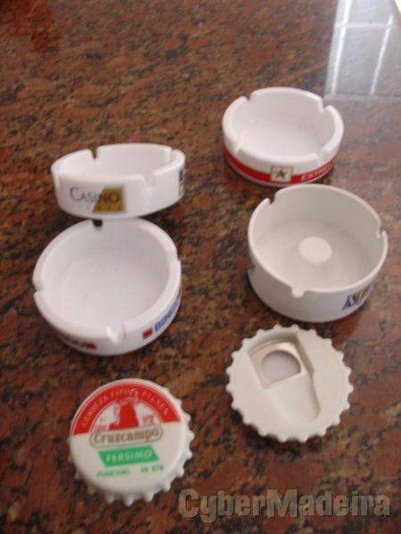 Pratinhos da coca-cola e coral