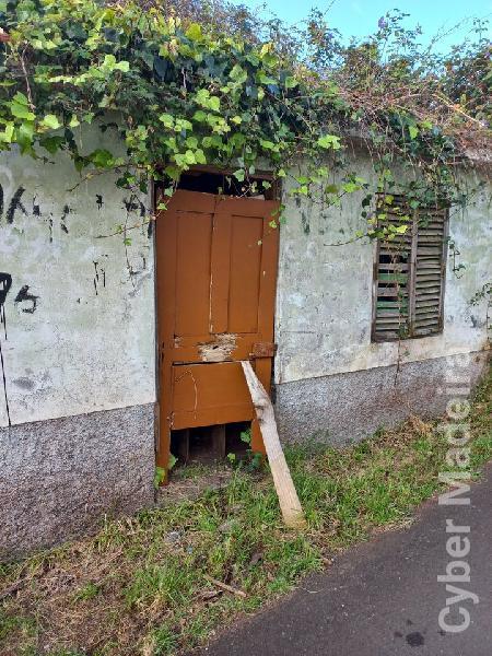 Moradia T2 para Venda São Jorge, Farrobo