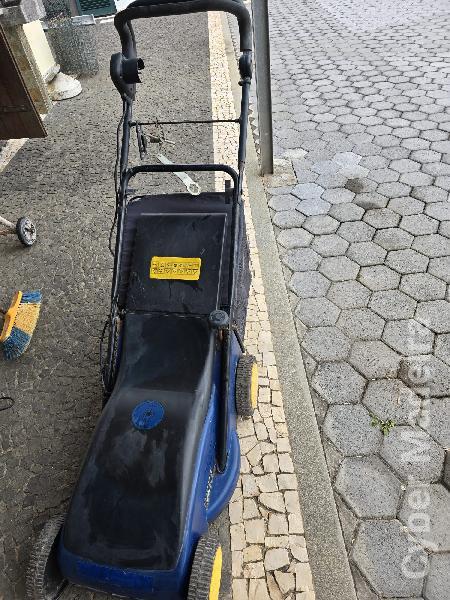 Máquina de cortar relva 1600W elétrica
