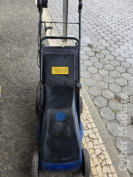 Máquina de cortar relva 1600W elétrica