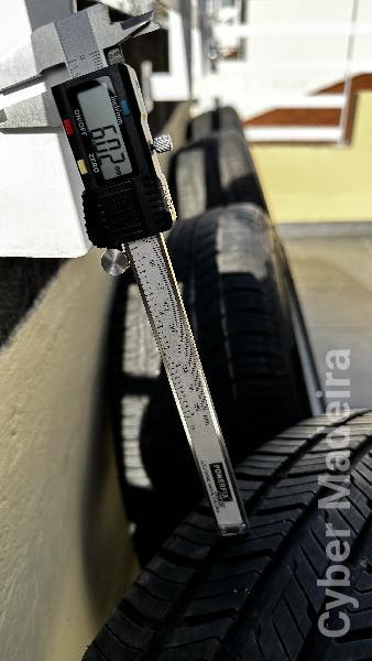 Pneus 4x HANKOOK Kinergy ST 215/65 R17 em bom estado 215 65 17"