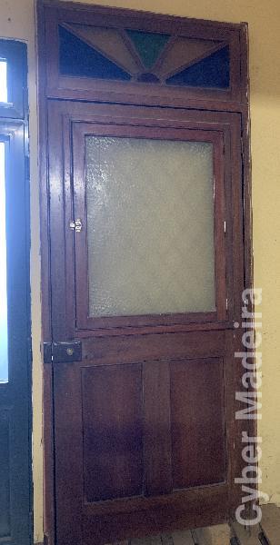 Vendo porta de entrada antiga, em mogno maciço