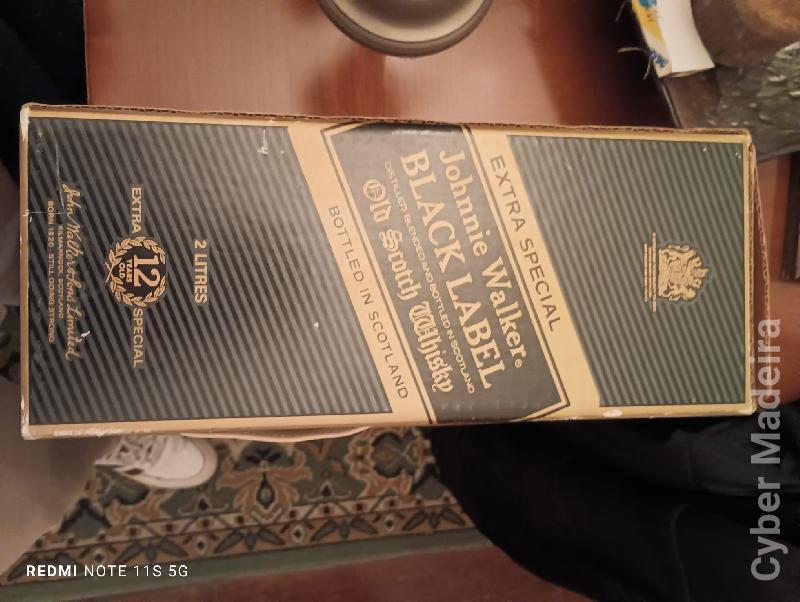 Garrafa de whisky Johnnie Walker EXTRA SPECIAL 12 Anos 