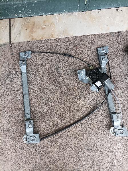Fechadura e elevador da porta esquerda da frente (Lado do condutor) Renault Kangoo 2018 Fechadura e elevador da porta esquerda da frente (Lado do condutor) Renault Kangoo 2018 Condutor Preto
