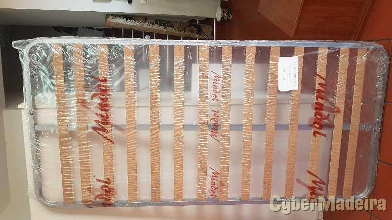 Estrado Metálico de Ripas Mindol 190x90 cm