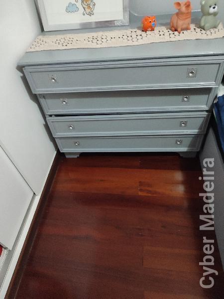 Mesa de centro. Cómoda.