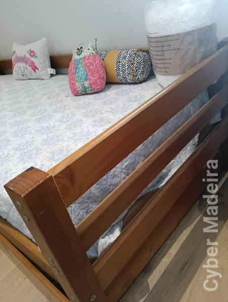 Vendo cama de solteiro com gavetão e colchões.
