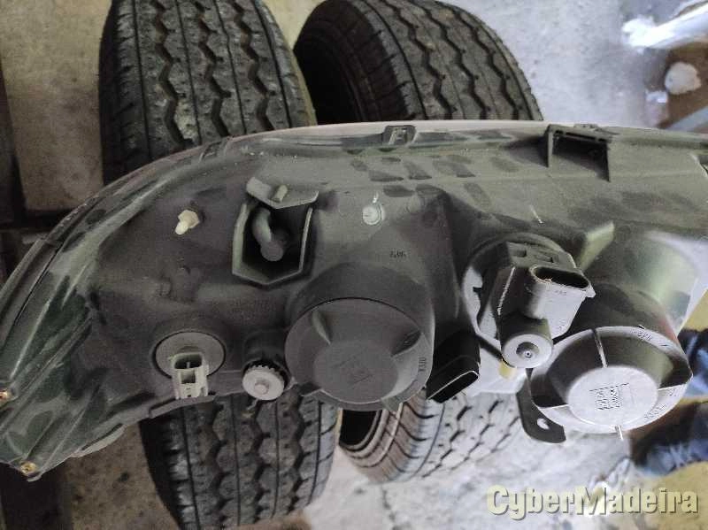 Farol Nissan Almera NOVO