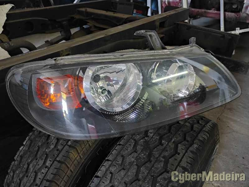 Farol Nissan Almera NOVO