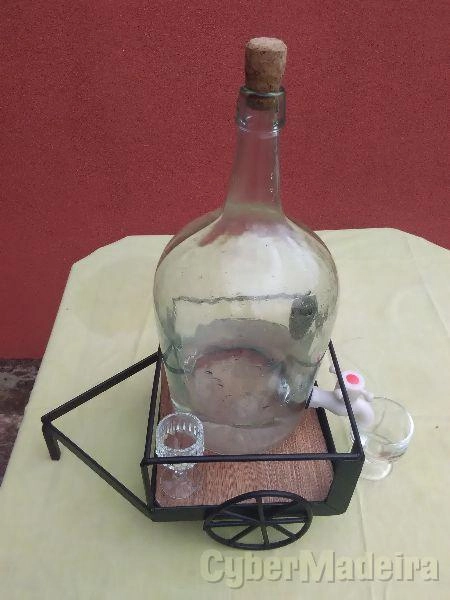 Porta espetos grelhas e sportes para garrafões etc...