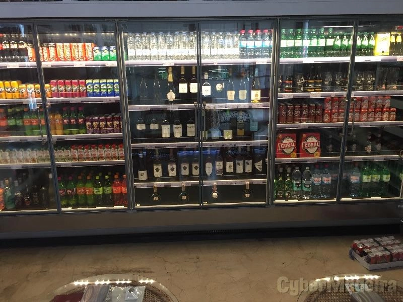 AEG Para venda Vitrine Mural Frigorífica em excelente estado
