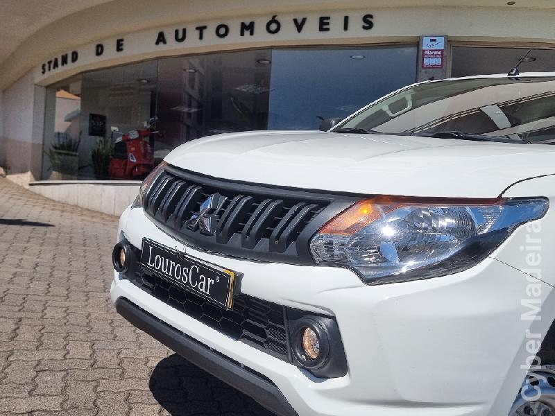 MITSUBISHI L200 L200 2.5 DI-D Invite 154CV (4x4) Cabine Dupla (Iva Dedutivel) Gasóleo