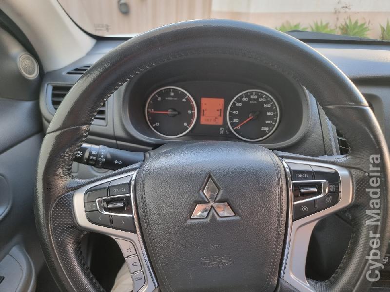MITSUBISHI L200 L200 2.5 DI-D Invite 154CV (4x4) Cabine Dupla (Iva Dedutivel) Gasóleo