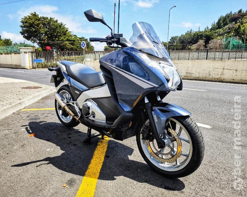Honda 229 695 cc Sport, turismo 