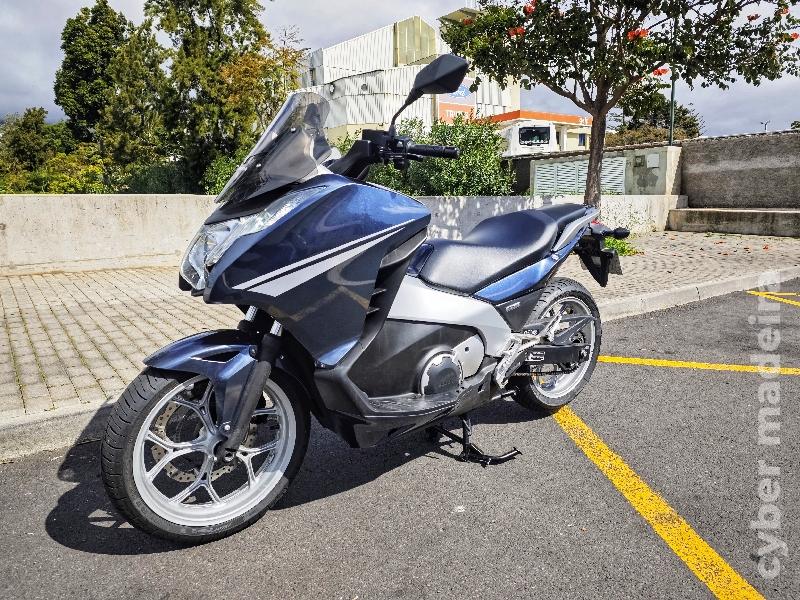 Honda 229 695 cc Sport, turismo 