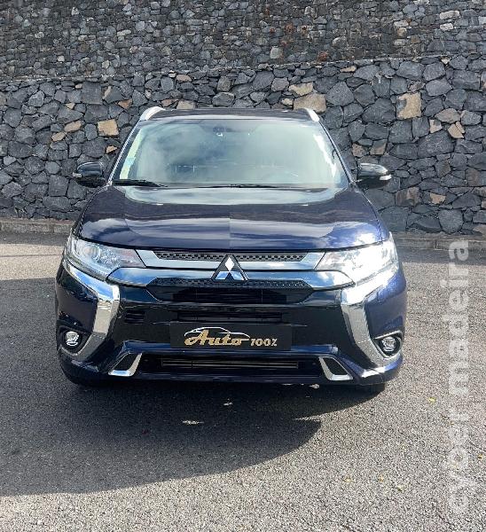 MITSUBISHI OUTLANDER Mitsubishi / Outlander 2.2 DI-D Instyle Connect 4WD 7 lugares Gasóleo