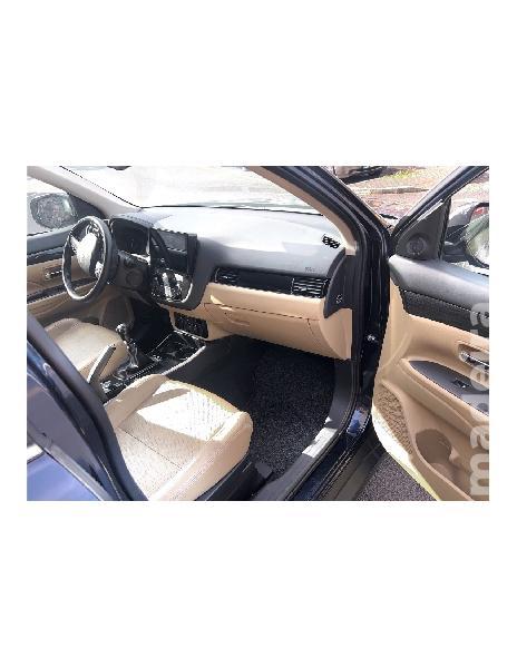 MITSUBISHI OUTLANDER Mitsubishi / Outlander 2.2 DI-D Instyle Connect 4WD 7 lugares Gasóleo