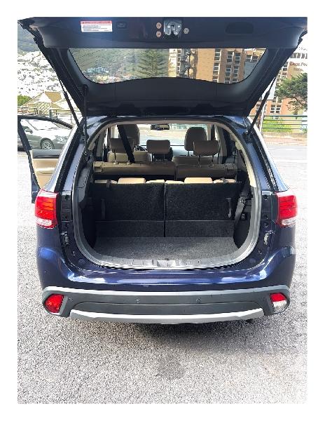 MITSUBISHI OUTLANDER Mitsubishi / Outlander 2.2 DI-D Instyle Connect 4WD 7 lugares Gasóleo