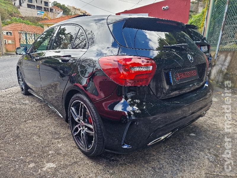 MERCEDES A A200d AMG LINE AUTOMÁTICO Gasóleo 