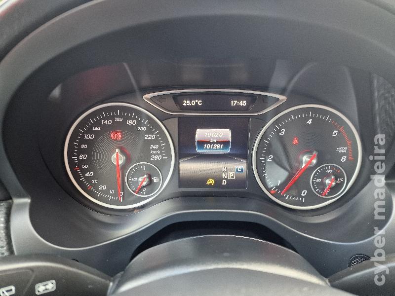 MERCEDES A A200d AMG LINE AUTOMÁTICO Gasóleo 