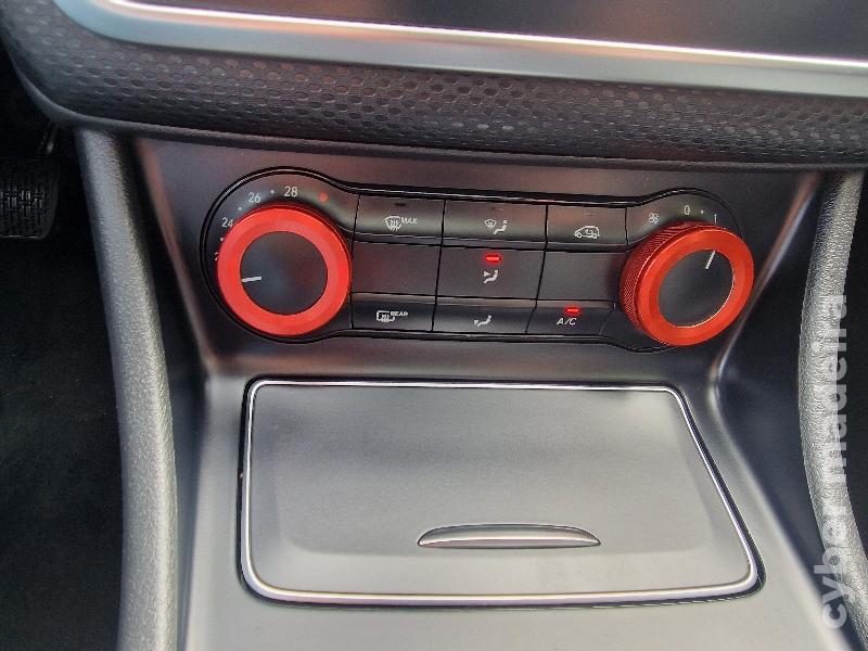 MERCEDES A A200d AMG LINE AUTOMÁTICO Gasóleo 