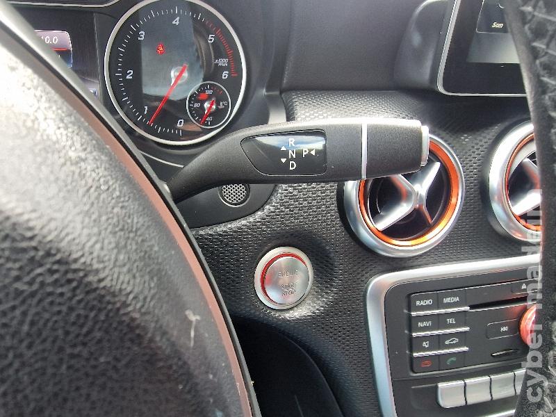 MERCEDES A A200d AMG LINE AUTOMÁTICO Gasóleo 