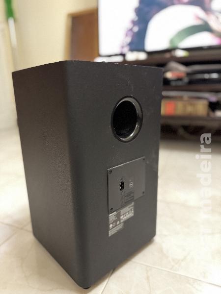 Soundbar e subwoofer 
