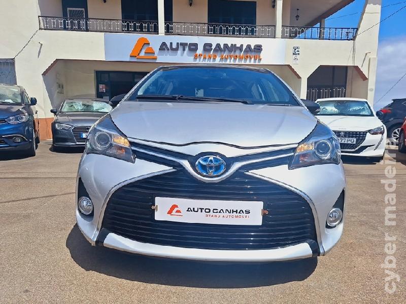 TOYOTA YARIS CONFORT Híbrido 