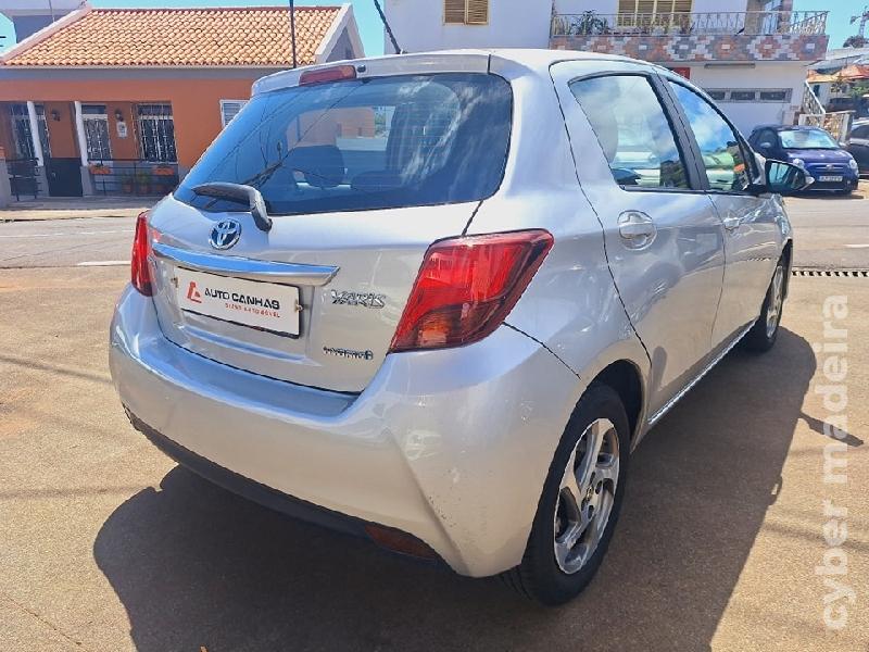 TOYOTA YARIS CONFORT Híbrido 