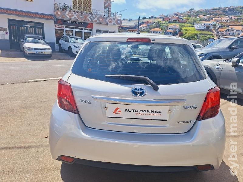 TOYOTA YARIS CONFORT Híbrido 