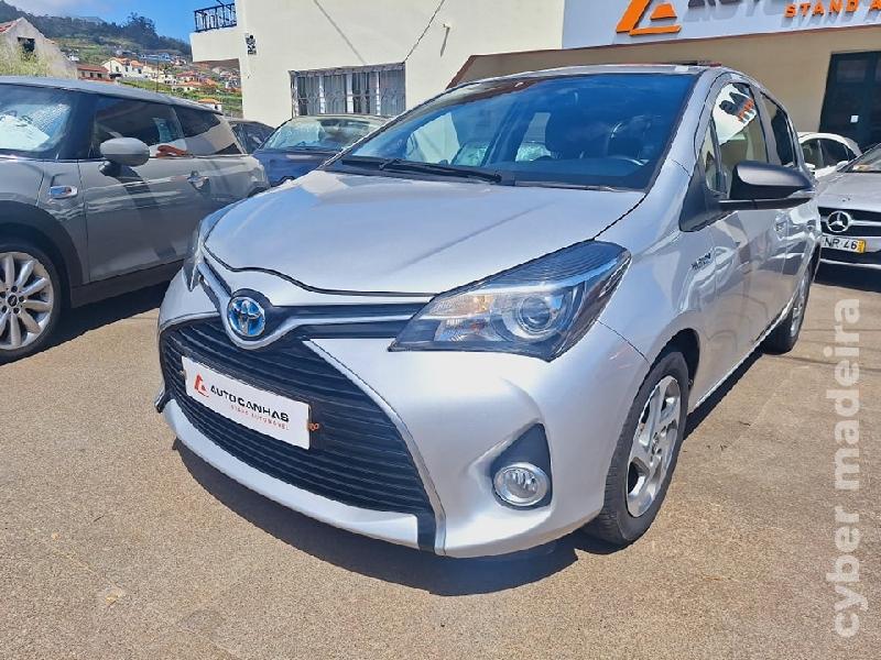 TOYOTA YARIS CONFORT Híbrido 
