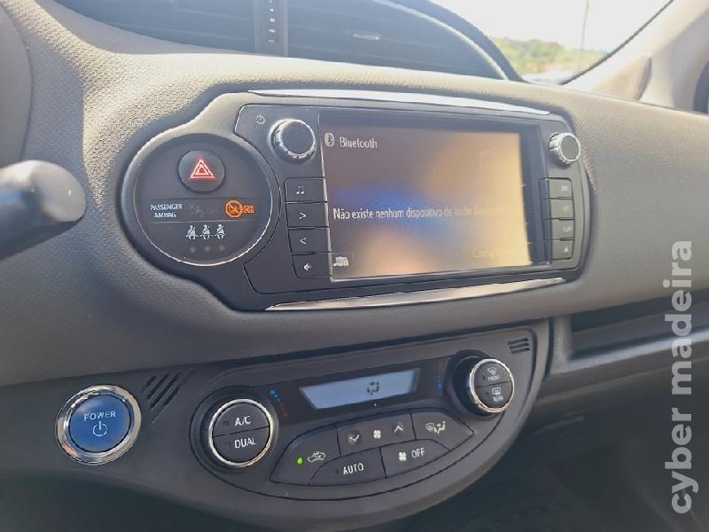 TOYOTA YARIS CONFORT Híbrido 