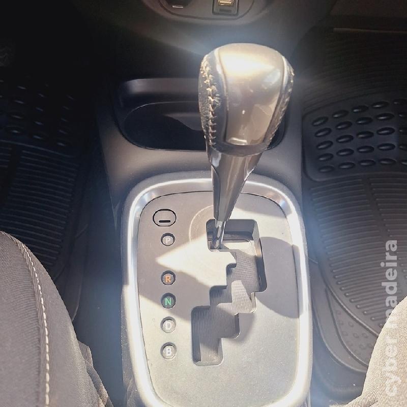 TOYOTA YARIS CONFORT Híbrido 