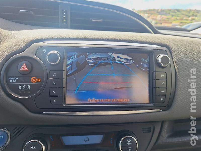 TOYOTA YARIS CONFORT Híbrido 