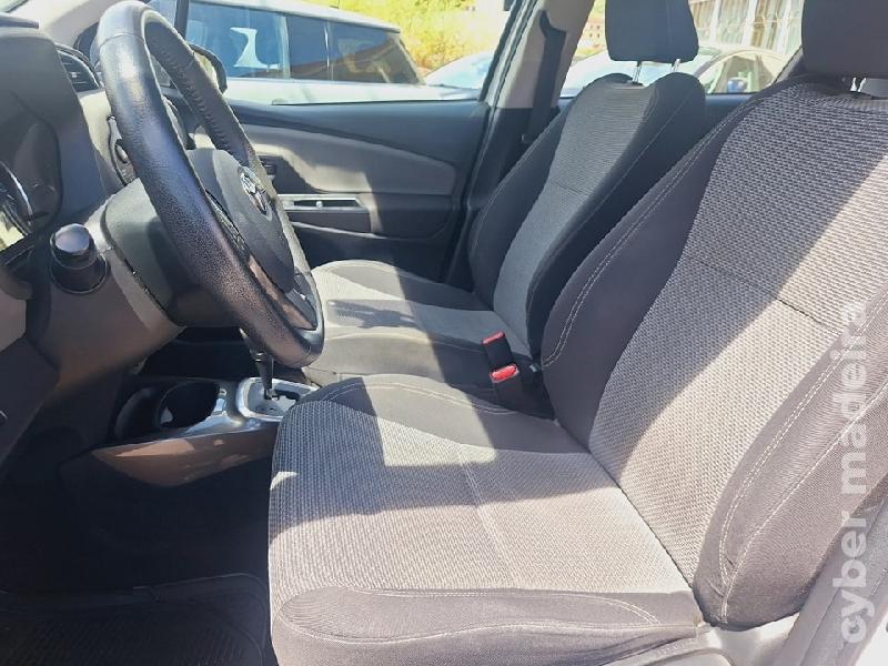 TOYOTA YARIS CONFORT Híbrido 