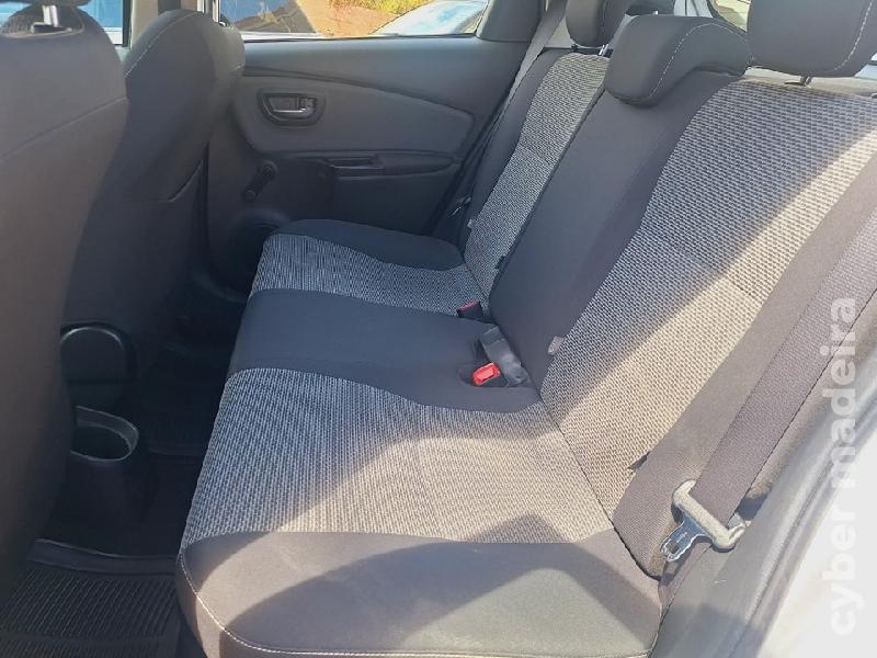TOYOTA YARIS CONFORT Híbrido 