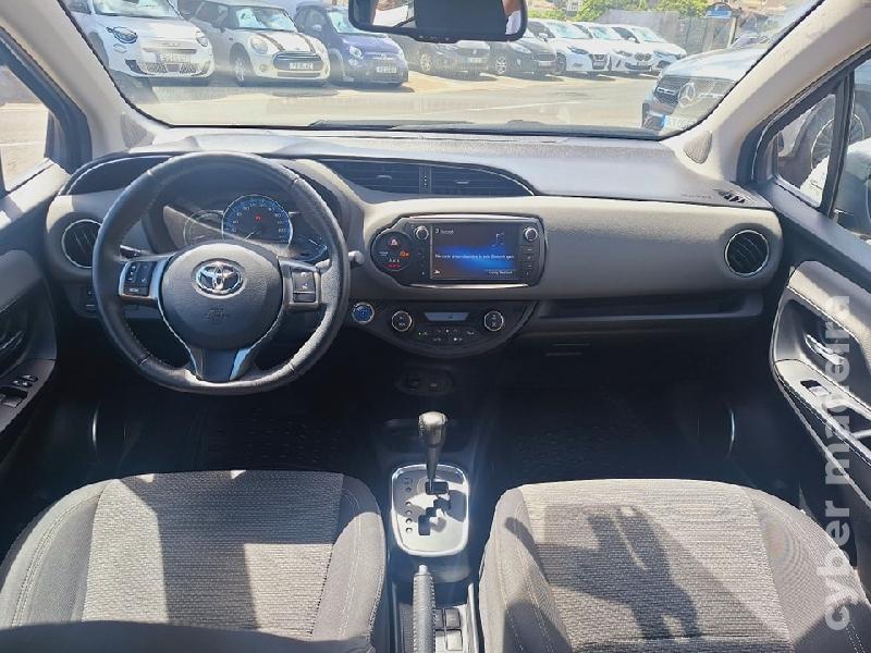 TOYOTA YARIS CONFORT Híbrido 