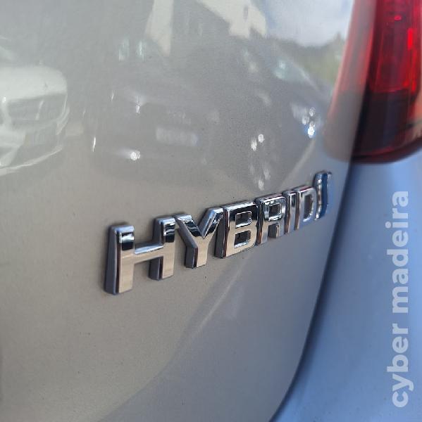 TOYOTA YARIS CONFORT Híbrido 
