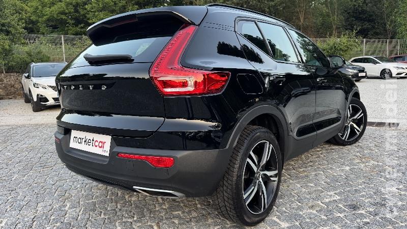 VOLVO XC 40 1.5 T5 R-DESIGN Híbrido 
