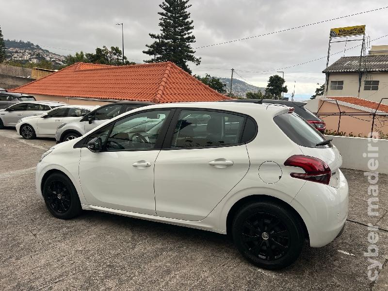 PEUGEOT 208 1.5 BlueHDI 100 cv Gasóleo 
