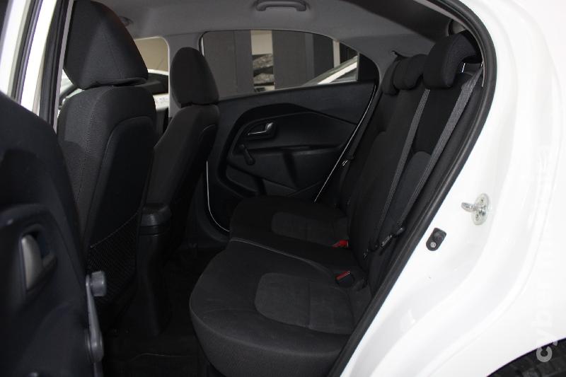 KIA RIO 745 Gasolina 85 